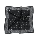 PAÑUELO GOTAS ORNAMENTAL 70 X 70 CM